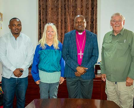 Bw. Brian Gustafson kutoka Marekani afanya mazungumzo na Askofu Dkt. Mbilu